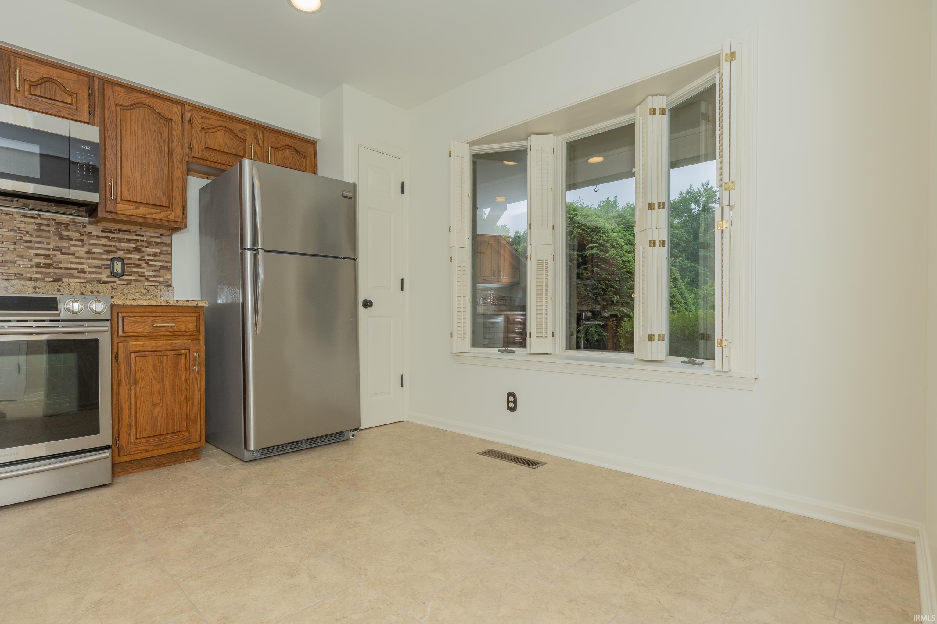 1415 Timberlake Road Evansville, IN 47710 - Photo 8 of 31 Gallery Image 8