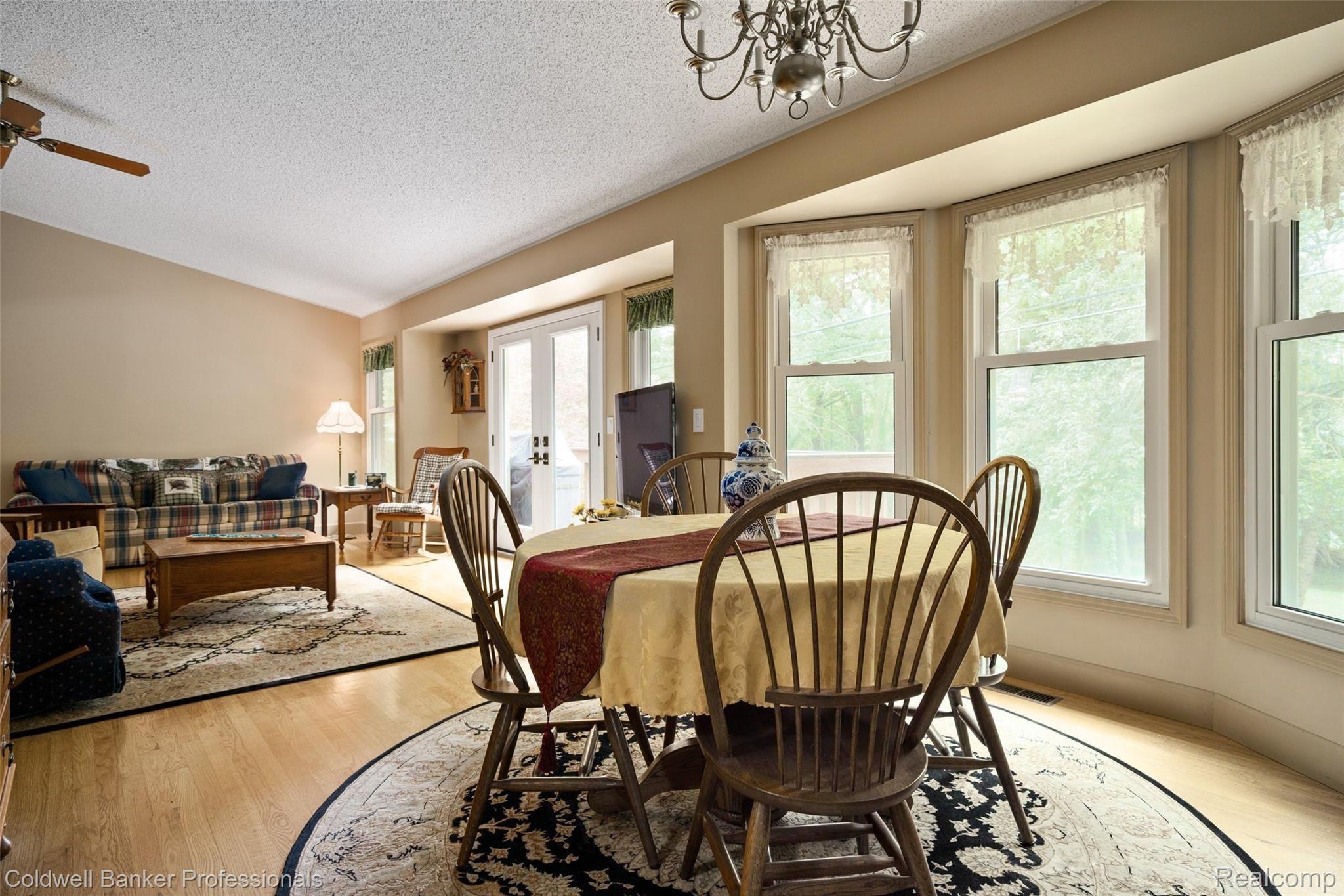 375 Hillview Street Rochester, MI 48306 - Photo 10 of 43 375-Hillview-Street-13.jpg