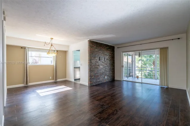 $2,000 | 8002 Lagos De Campo Boulevard, Unit B201, Tamarac, FL 33321