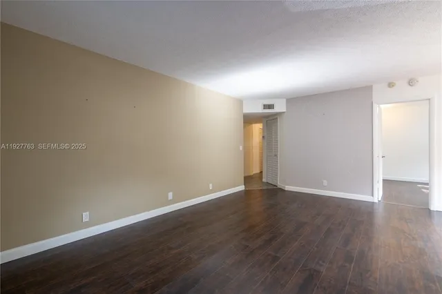 $2,000 | 8002 Lagos De Campo Boulevard, Unit B201, Tamarac, FL 33321