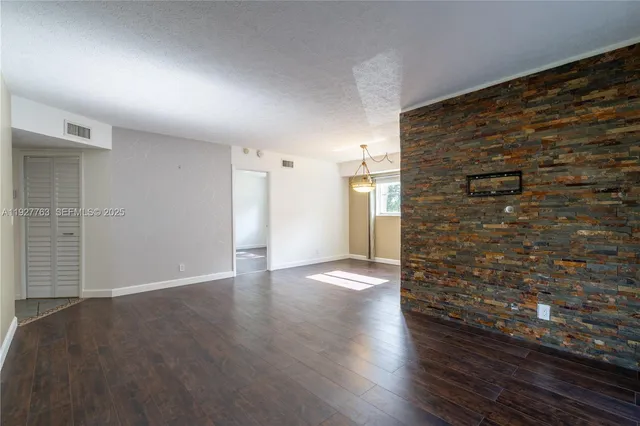 $2,000 | 8002 Lagos De Campo Boulevard, Unit B201, Tamarac, FL 33321