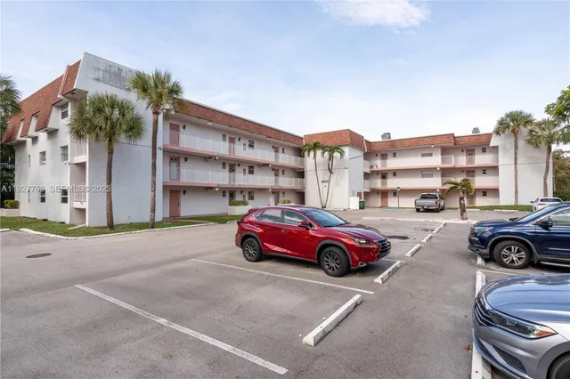 $2,000 | 8002 Lagos De Campo Boulevard, Unit B201, Tamarac, FL 33321