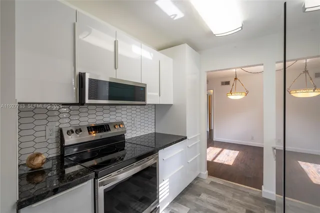 $2,000 | 8002 Lagos De Campo Boulevard, Unit B201, Tamarac, FL 33321