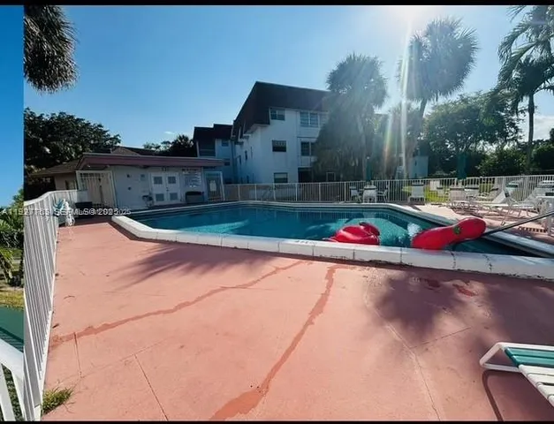 $2,000 | 8002 Lagos De Campo Boulevard, Unit B201, Tamarac, FL 33321