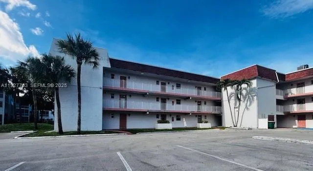 $2,000 | 8002 Lagos De Campo Boulevard, Unit B201, Tamarac, FL 33321