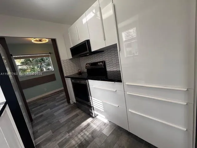 $2,000 | 8002 Lagos De Campo Boulevard, Unit B201, Tamarac, FL 33321