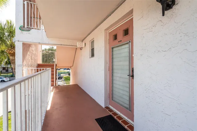 $2,000 | 8002 Lagos De Campo Boulevard, Unit B201, Tamarac, FL 33321