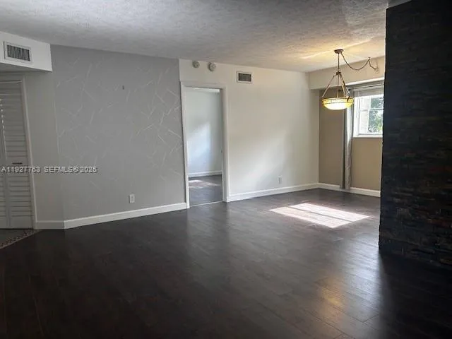 $2,000 | 8002 Lagos De Campo Boulevard, Unit B201, Tamarac, FL 33321