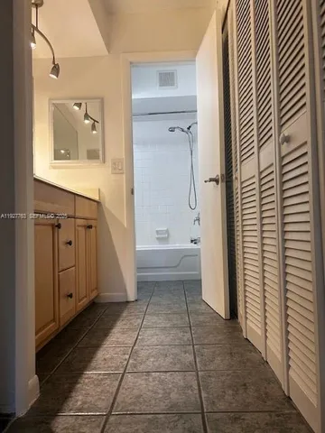 $2,000 | 8002 Lagos De Campo Boulevard, Unit B201, Tamarac, FL 33321