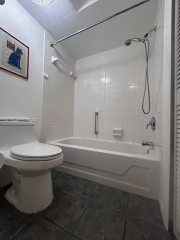 $2,000 | 8002 Lagos De Campo Boulevard, Unit B201, Tamarac, FL 33321