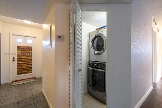 $2,000 | 8002 Lagos De Campo Boulevard, Unit B201, Tamarac, FL 33321