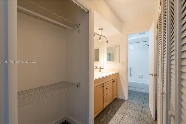 $2,000 | 8002 Lagos De Campo Boulevard, Unit B201, Tamarac, FL 33321