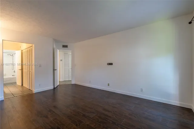 $2,000 | 8002 Lagos De Campo Boulevard, Unit B201, Tamarac, FL 33321