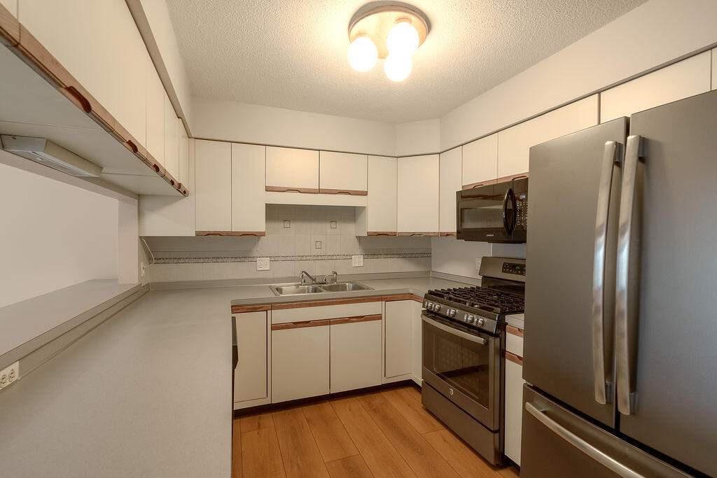 7028 Springtree Lane Southwest Grand Rapids, MI 49548 - Photo 3 of 23 Springtree-6