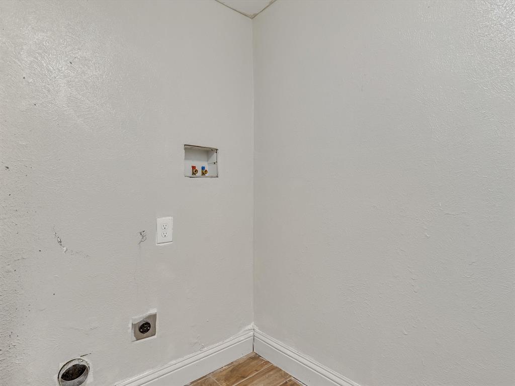 5053 Ridglea Lane, Unit 911 Fort Worth, TX 76116 - Photo 6 of 16 a view of an empty room