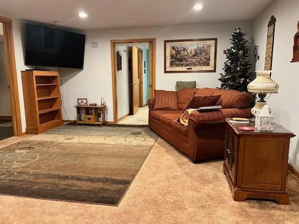 $299,000 | 25397 Highway 218, Austin, MN 55912