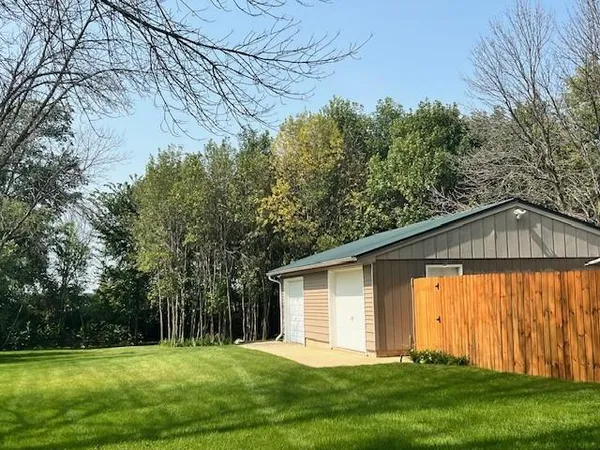 $299,000 | 25397 Highway 218, Austin, MN 55912