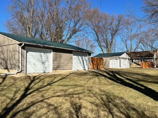 $299,000 | 25397 Highway 218, Austin, MN 55912