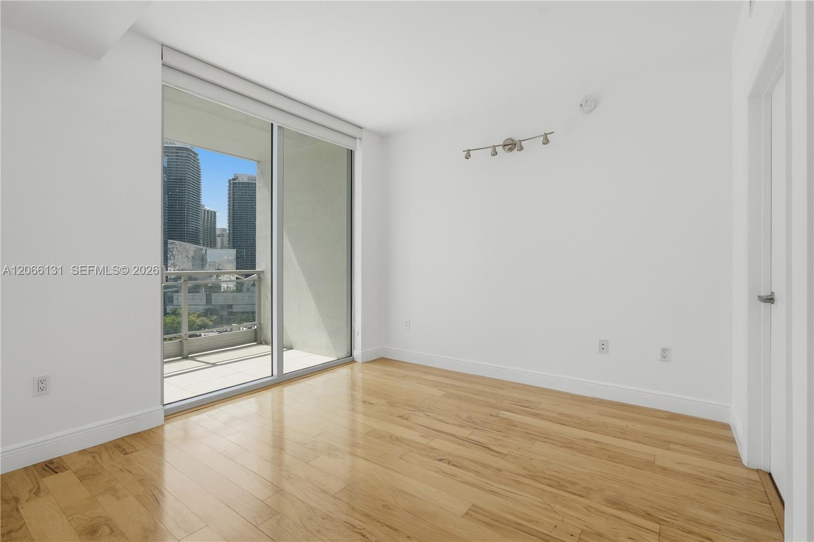 90 Southwest 3rd Street, Unit 1801 Miami, FL 33130 - Photo 5 of 16 Gallery Image 5