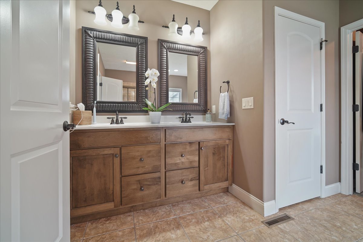 4015 Rockledge Road Bloomington, IL 61705 - Photo 13 of 52 Gallery Image 13