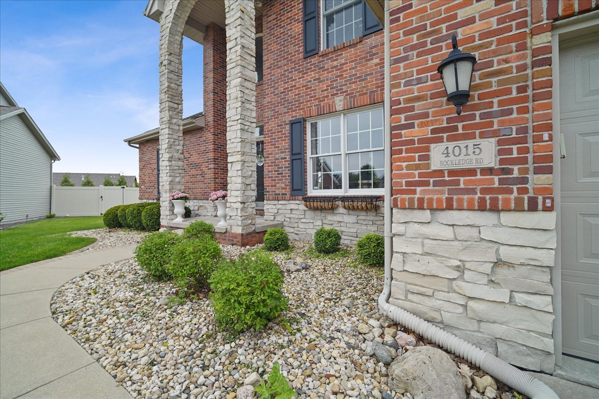 4015 Rockledge Road Bloomington, IL 61705 - Photo 3 of 52 Gallery Image 3