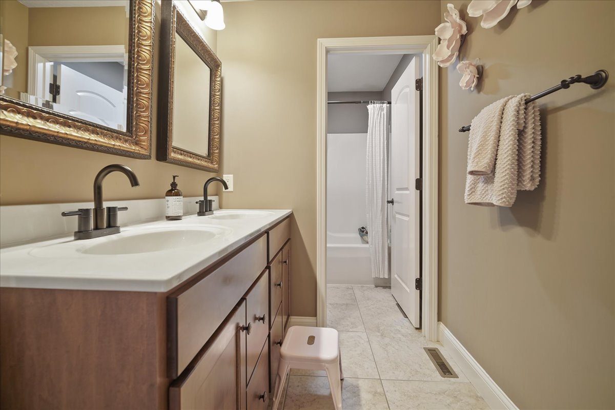 4015 Rockledge Road Bloomington, IL 61705 - Photo 31 of 52 Gallery Image 31