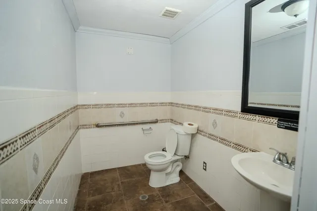 $999,990 | 5999 North Courtenay Parkway, Merritt Island, FL 32953