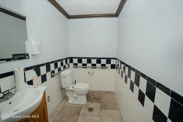 $999,990 | 5999 North Courtenay Parkway, Merritt Island, FL 32953