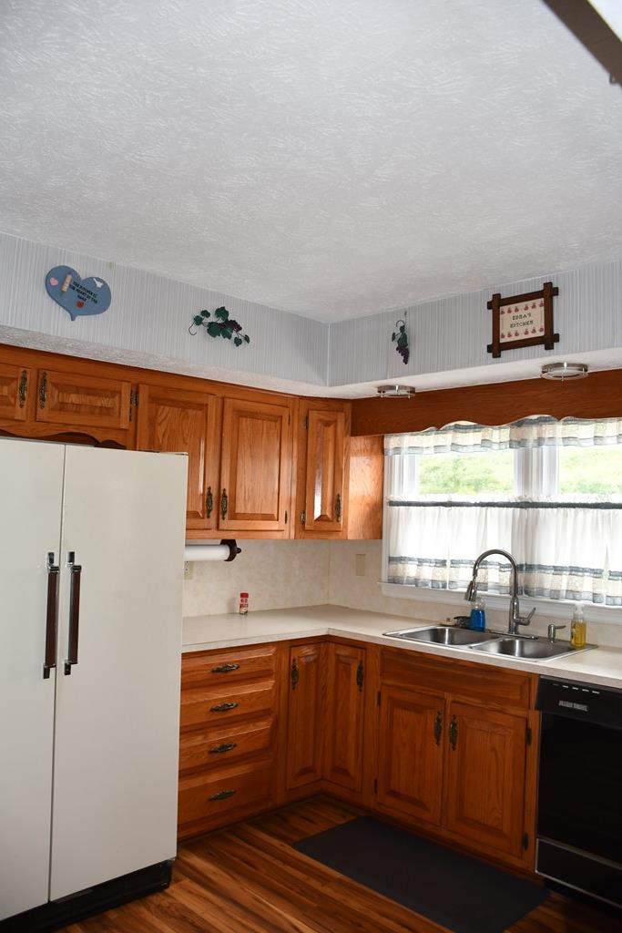 3253 Kents Ridge Road Honaker, VA 24260 - Photo 7 of 35 Gallery Image 7