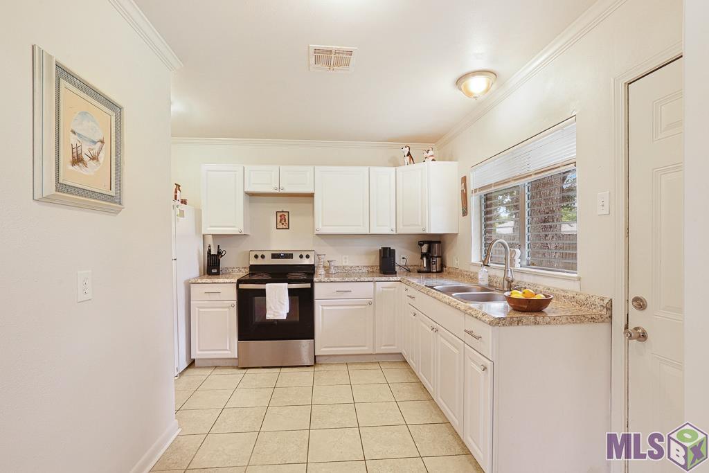 9155 South Parkview Drive Baton Rouge, LA 70815 - Photo 3 of 30 Kitchen