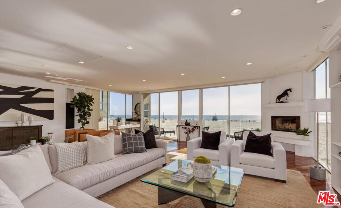 3711 Ocean Front Walk, Unit 2 Marina del Rey, CA 90292 - Photo 31 of 34 Gallery Image 31