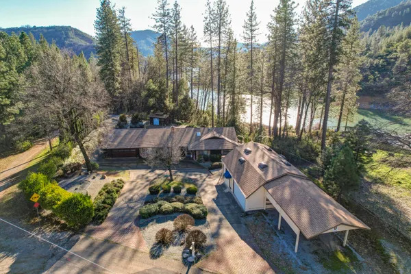 $695,000 | 20216 Lakeview Drive, Lakehead, CA 96051