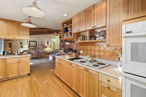 $695,000 | 20216 Lakeview Drive, Lakehead, CA 96051