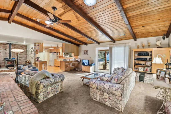 $695,000 | 20216 Lakeview Drive, Lakehead, CA 96051