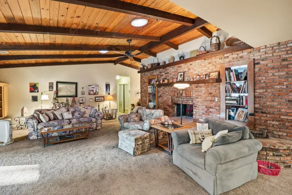 $695,000 | 20216 Lakeview Drive, Lakehead, CA 96051