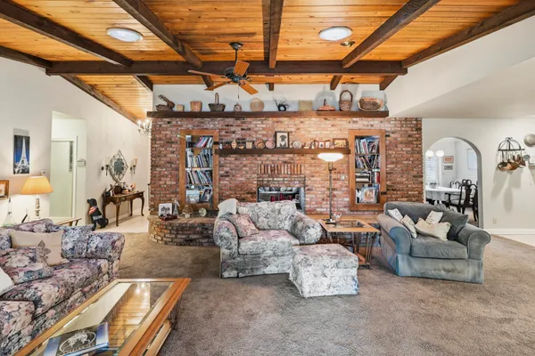 $695,000 | 20216 Lakeview Drive, Lakehead, CA 96051