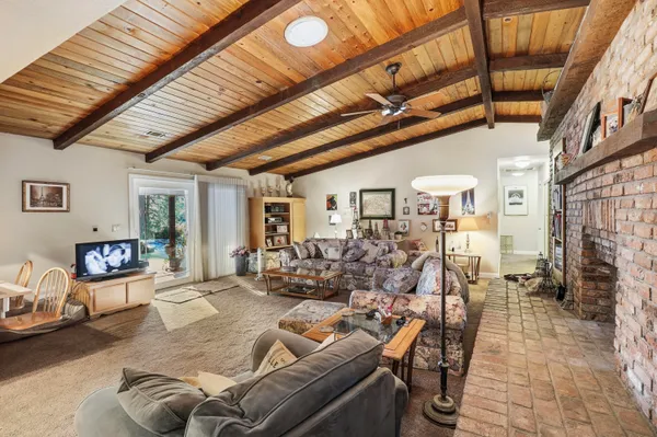 $695,000 | 20216 Lakeview Drive, Lakehead, CA 96051