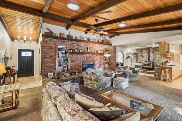 $695,000 | 20216 Lakeview Drive, Lakehead, CA 96051