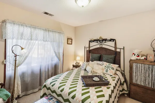 $695,000 | 20216 Lakeview Drive, Lakehead, CA 96051