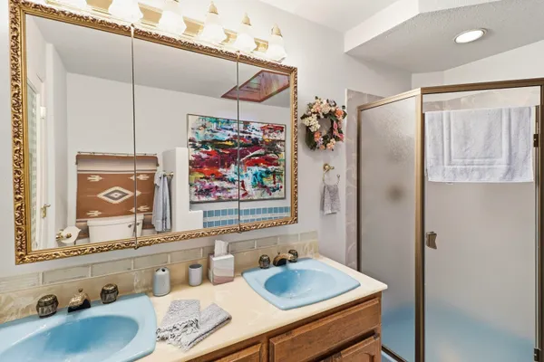 $695,000 | 20216 Lakeview Drive, Lakehead, CA 96051