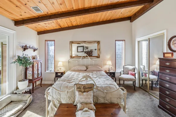 $695,000 | 20216 Lakeview Drive, Lakehead, CA 96051