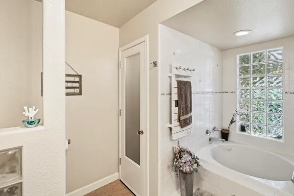 $695,000 | 20216 Lakeview Drive, Lakehead, CA 96051