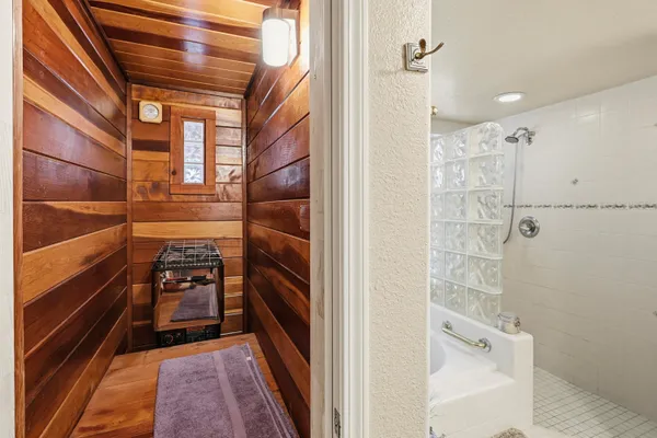 $695,000 | 20216 Lakeview Drive, Lakehead, CA 96051