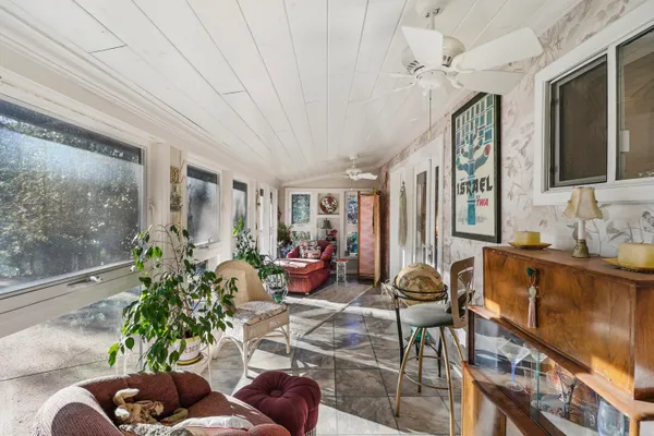 $695,000 | 20216 Lakeview Drive, Lakehead, CA 96051