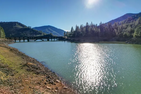 $695,000 | 20216 Lakeview Drive, Lakehead, CA 96051