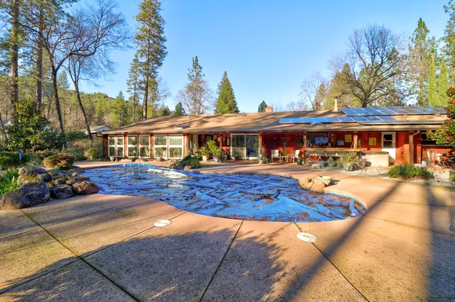 $695,000 | 20216 Lakeview Drive, Lakehead, CA 96051
