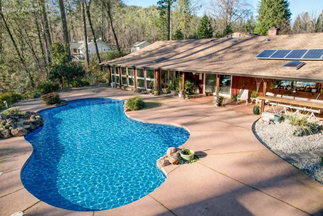 $695,000 | 20216 Lakeview Drive, Lakehead, CA 96051