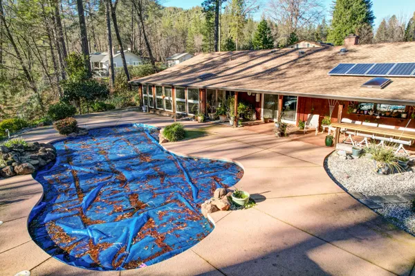 $695,000 | 20216 Lakeview Drive, Lakehead, CA 96051
