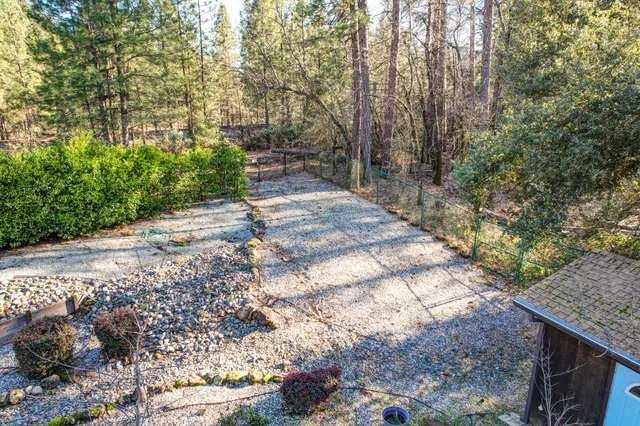 $695,000 | 20216 Lakeview Drive, Lakehead, CA 96051