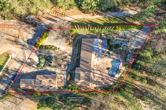 $695,000 | 20216 Lakeview Drive, Lakehead, CA 96051